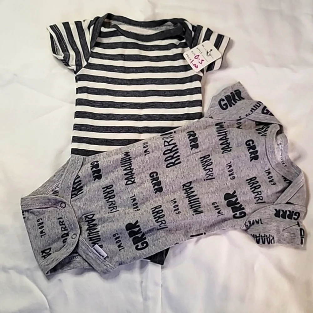 Bundle of 5 Gerber onesies 0-3 months